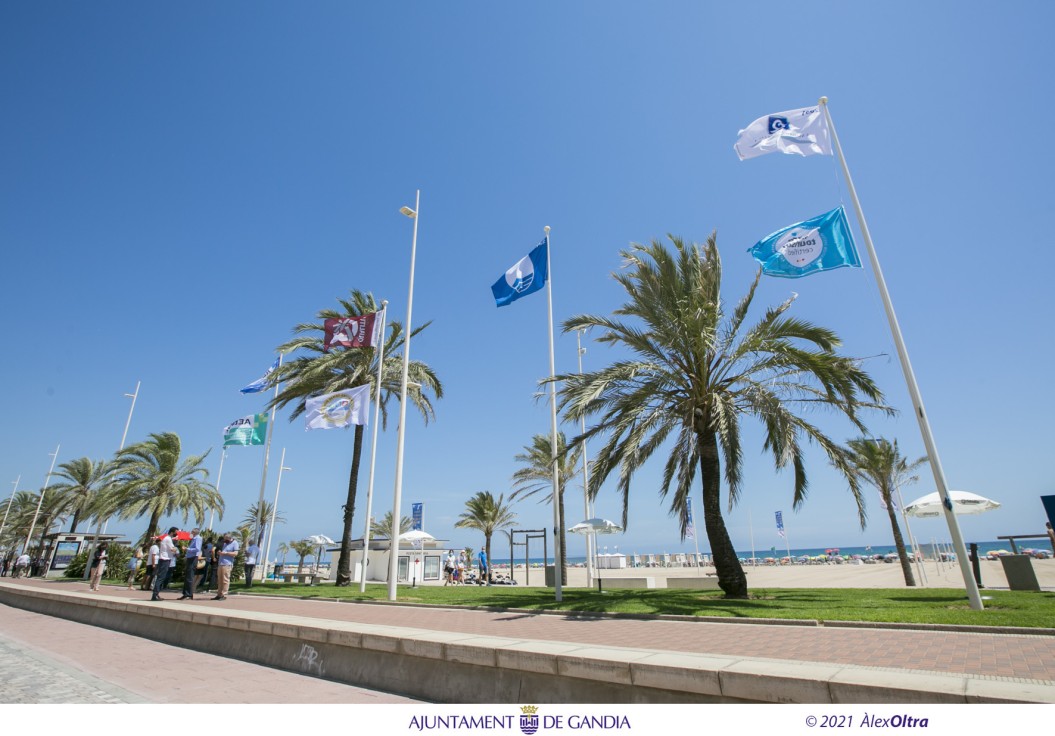 La Playa De L Auir Y La Nord De Gandia Renuevan Sus Banderas Azules ONC