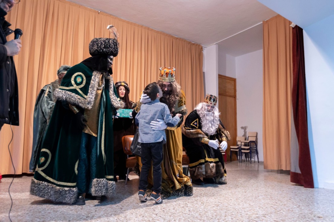 Un niño pide un regalo solidario para los acogidos en Preventorio de El