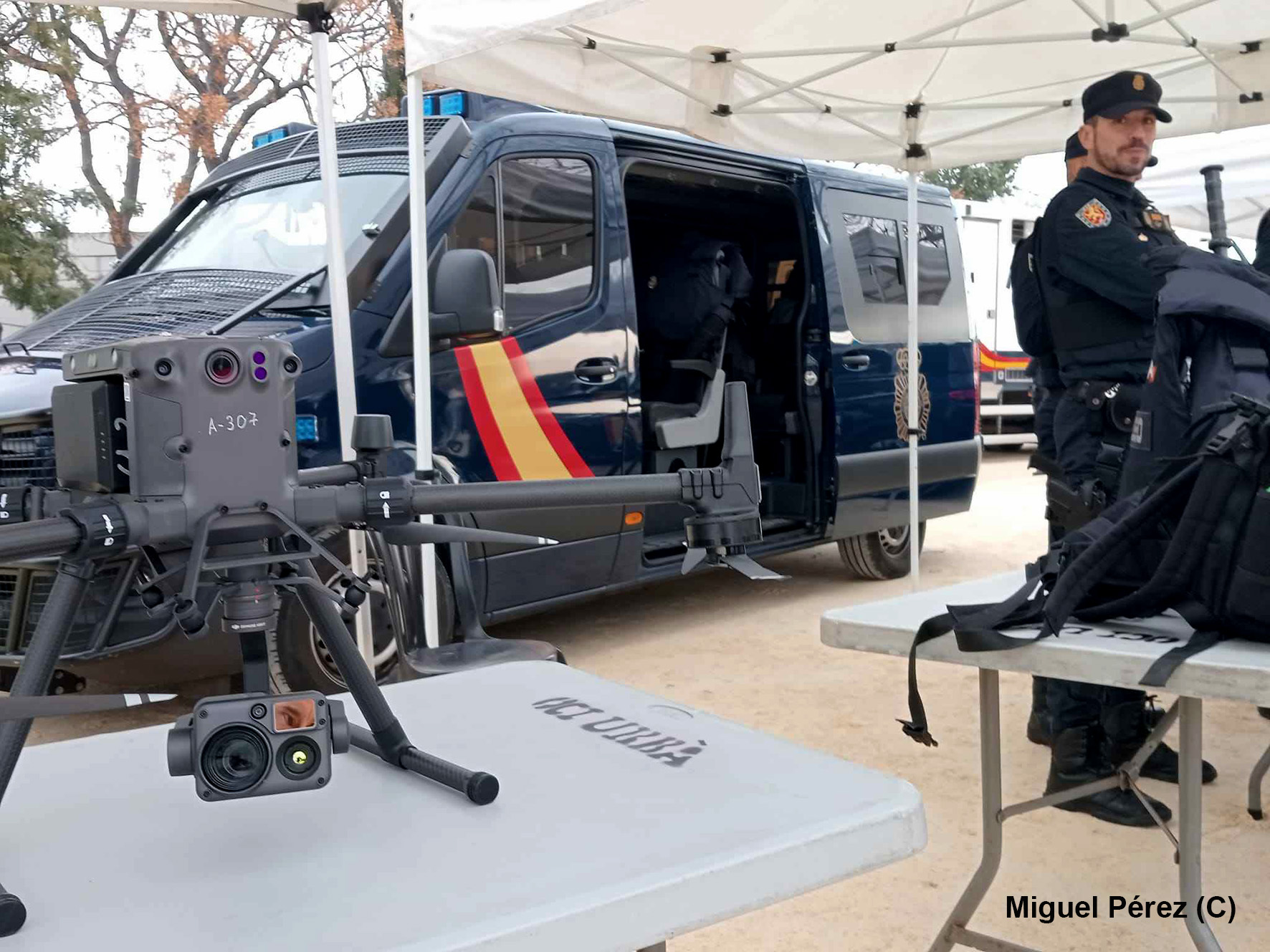 La Policía Nacional da a conocer en Gandia sus unidades en la XXI