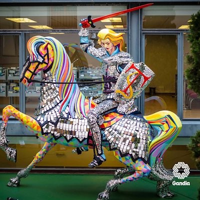 Gandia realiza un taller de escritura y collage dedicado a las mujeres que marcan nuestras vidas