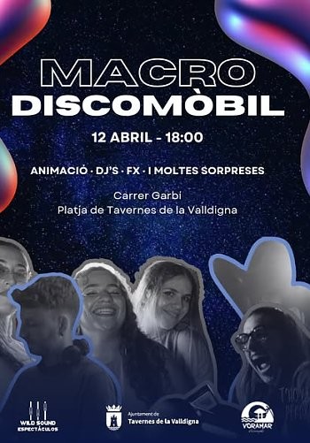 Tavernes de la Valldigna vive una tarde de música con macro discomóvil en la playa