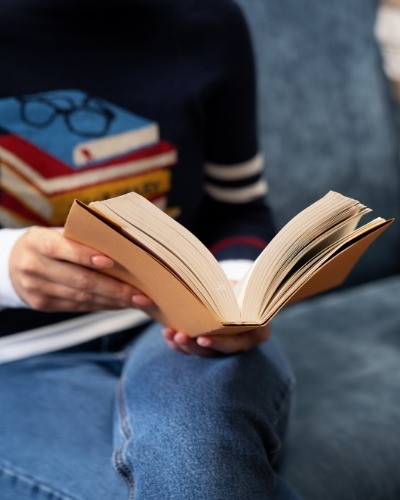 Gandia celebra una lectura colectiva en la Biblioteca Central por el Día del Libro
