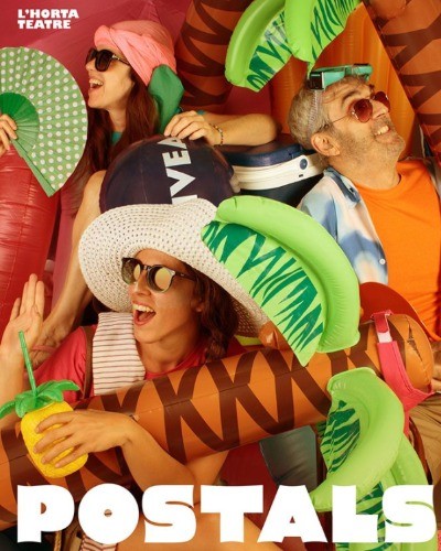 Gandia reflexiona sobre la evolución del turismo con la comedia documental “Postals” en el Teatro Serrano