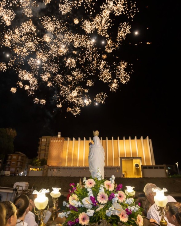 Grao de Gandia celebra las Fiestas del Grau con habaneras, tradición marinera y fuegos artificiales