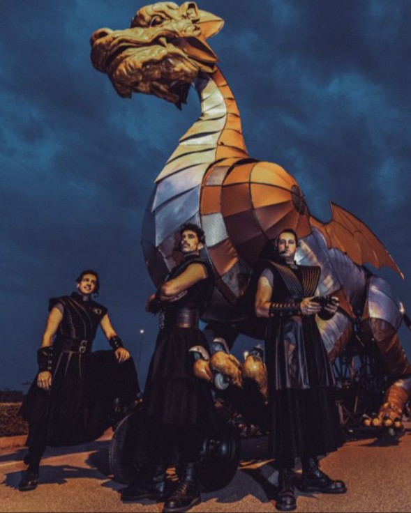 Gandia presenta el espectáculo itinerante "Quimera" dentro de Arte a la Mar
