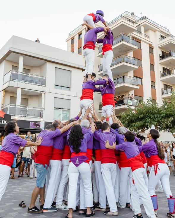 Gandia celebra la tradición valenciana con el pasacalle de al Muixeranga de la Safor