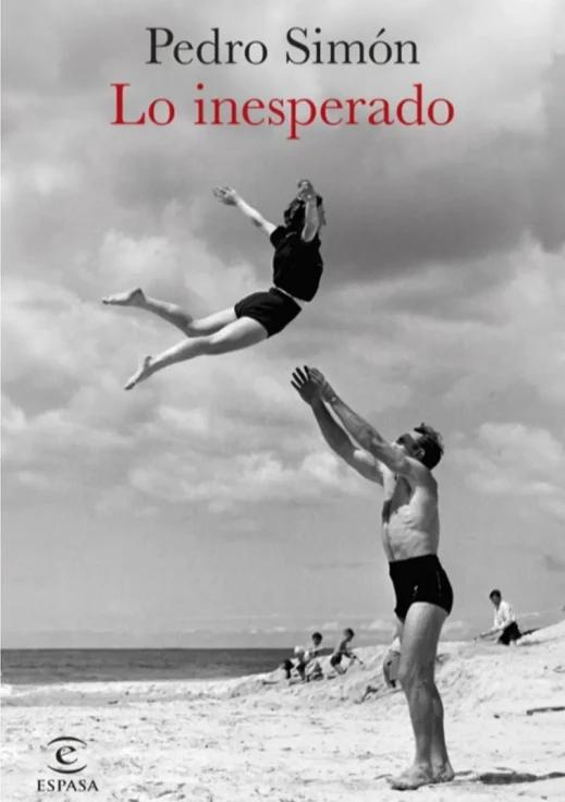 Gandia celebra un encuentro literario con Pedro Simón para descubrir su novela Lo Inesperado