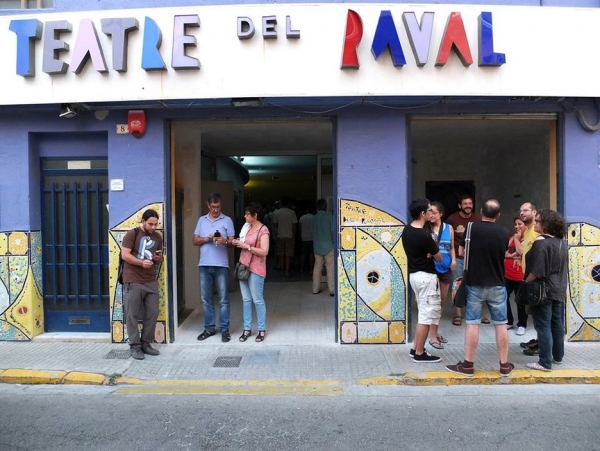 El apoyo popular hace posible la reapertura del Teatro del Raval de Gandia