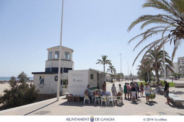 Ochenta y seis personas visitan la Unidad Móvil de prevención de Cáncer de Piel en la Playa de Gandia 