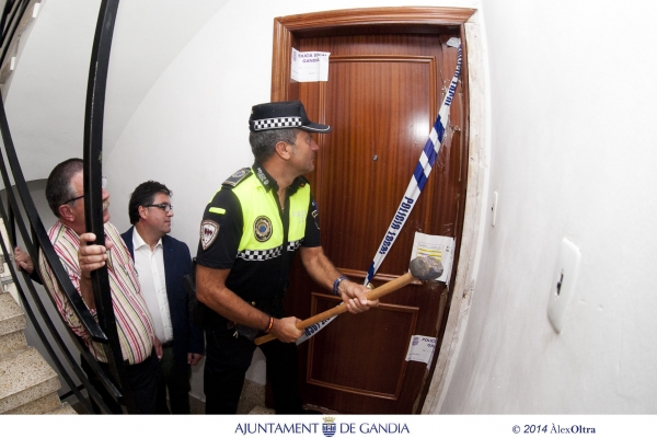 El Gobierno de Gandia tabica una nueva vivienda en un edificio de la calle Sant Pere 