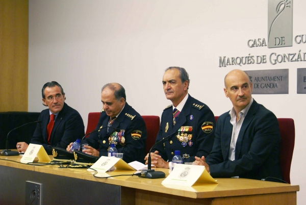 Gandia celebra el Día del Cuerpo Nacional de Policía destacando el aumento de la seguridad