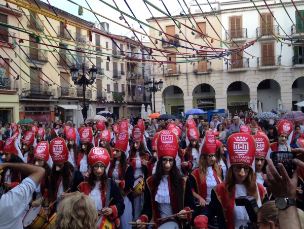 Las bandas del Tio de la Porra dan inicio a la Feria y Fiestas de Gandia