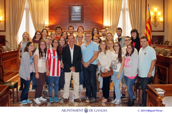 Los alumnos del primer curso de TASOC del Veles e Vents del Grao de Gandia visitan el ayuntamiento
