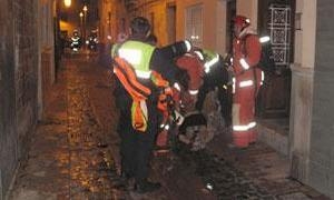 Un vehículo se incendia en la vía pública de Tavernes de la Valldigna