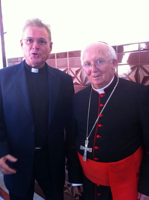 El Arzobispo de Valencia, el Cardenal Antonio Cañizares  envia un cariñoso saludo a los gandienses