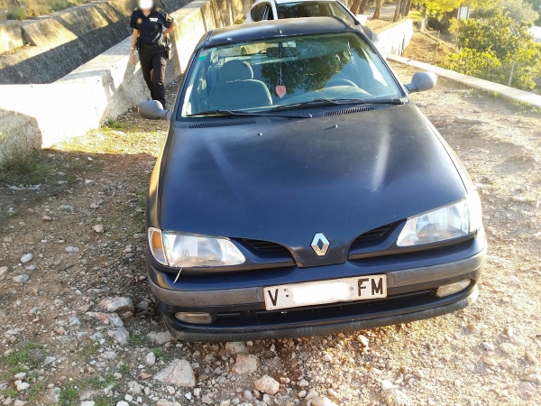 La Policía Local de Tavernes de la Valldigna recupera un coche robado utilizado para cometer un atraco