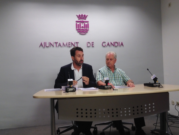 El PSOE de Gandia acusa al alcalde Arturo Torró de ocultar el pago de 135.000 euros a una empresa de estudios de viabilidad del parque acuático