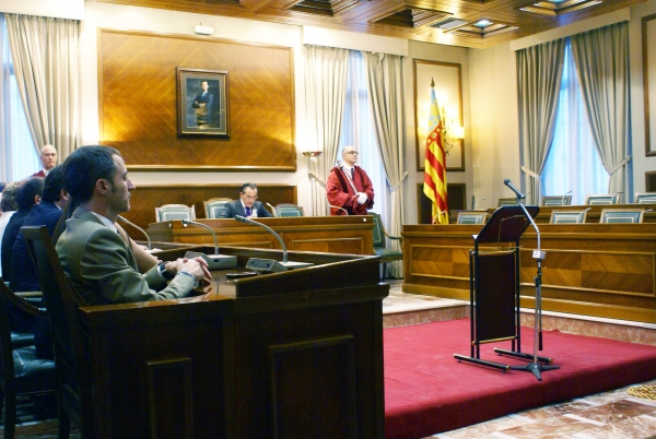 Gandia celebra el 9 de Octubre con ausencias y sorpresas
