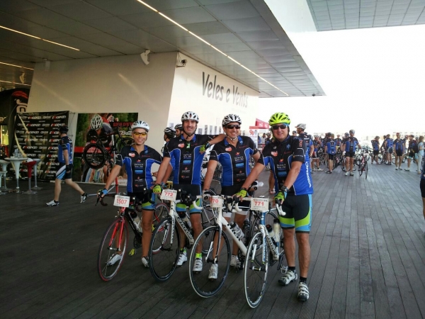 El equipo de Triatlón de Gandia participa en la marcha ciclo turística de Valencia