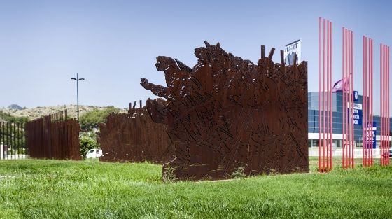 El PP de Gandia considera que la nueva ubicación de la escultura 25 de Abril la dignifica y la hace accesible