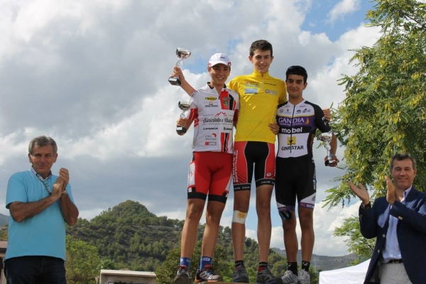 El equipo ciclista Gandia–Renault Ginestar sube tres veces al podium de Xeraco