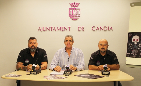 La plaza del puerto de Gandia acoge el quinto festival Alma de Acero