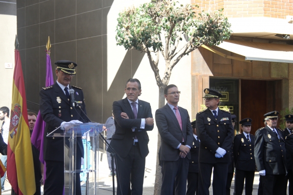 Gandia vive una jornada de desfiles por el 50 aniversario de la Policía Nacional