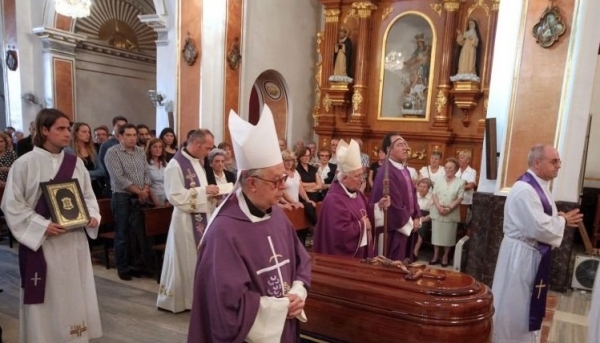 El Real de Gandia dedicará una plaza a su párroco Don Roberto