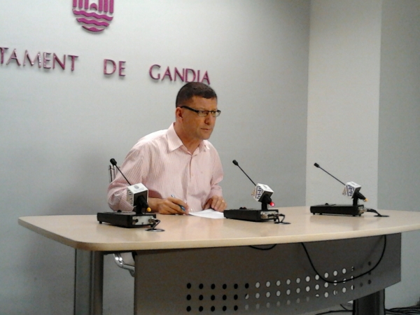 Compromís per Gandia tilda de broma el anuncio del parque temático