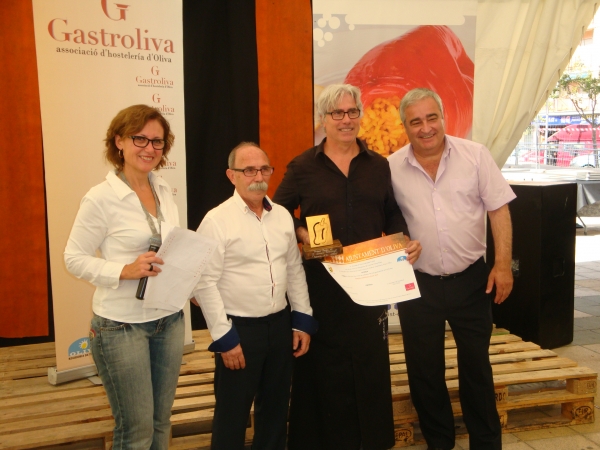 Ca Fran gana el concurso de Pimientos Rellenos de Oliva