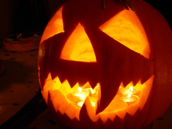 Gandia espera alcanzar la tonelada de alimentos en la cabalgata del Halloween Solidario de Corea