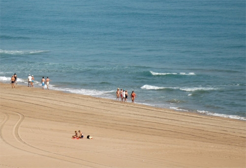 Rescatan a un bañista de 77 años en la playa de Gandia tras sufrir un mareo