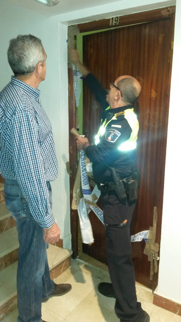 La Policía Local de Gandia tabica una nueva vivienda ocupada ilegalmente