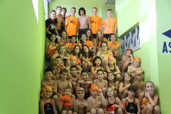 El equipo de natación de Oliva participa en el trofeo social de Gandia