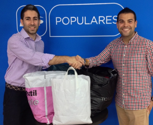 Nuevas Generaciones del PP de Gandia anima a los jóvenes a participar en la campaña solidaria de recogida de ropa
