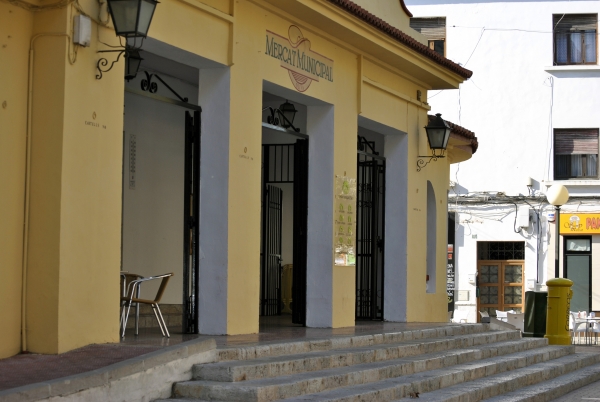 Gabriel Císcar, en el Mercado Municipal de Oliva