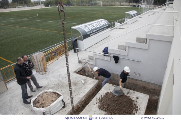 El campo de fútbol Fort Llopis del Grao de Gandia inicia las obras de su nueva grada cubierta