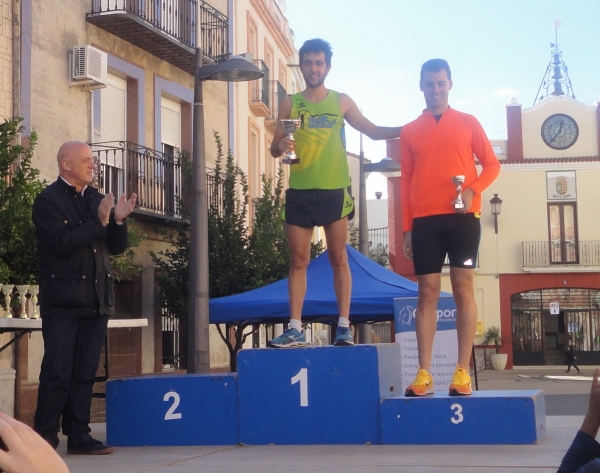 El triatleta de Gandia, Joan Fuster queda primero en la carrera popular de Beniarjó