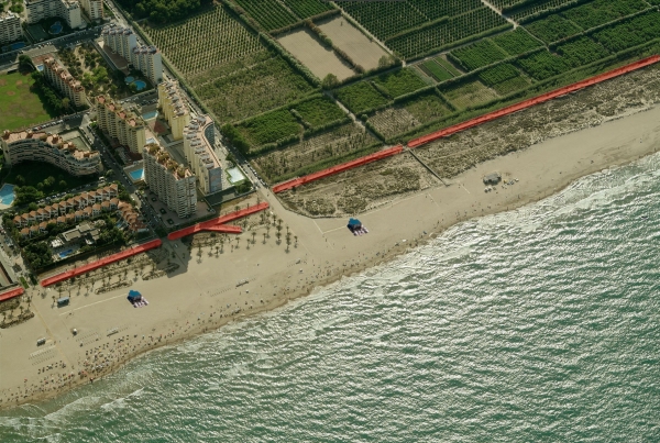 La pasarela de madera de la playa del Auir de Gandia cumple con los requisitos medioambientales 