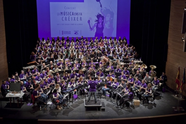 1.200 escolares de Gandia asisten al concierto didáctico ‘La Música y la Tierra’ de PROESO