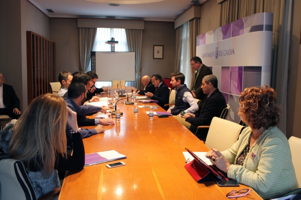 El PSOE de Gandia afirma que De Pedro cobró de Gandia por una web y el gobierno lo niega