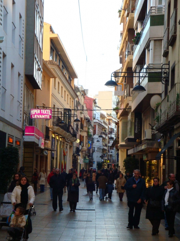 El Centro Histórico Comercial de Gandia se prepara para la Navidad