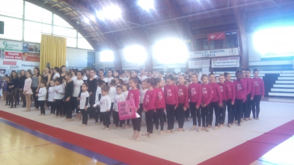 El equipo de Gimnasia Rítmica de Gandia celebra su Gala de Navidad