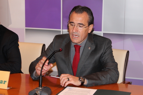 El alcalde de Gandia, Arturo Torró, viaja a Madrid para cerrar el proyecto de la playa del Auir