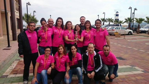 El equipo de remo senior femenino de CIA Gandia sube al pódium
