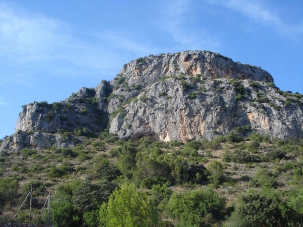 Los bomberos de Gandia rescatan a un montañero herido