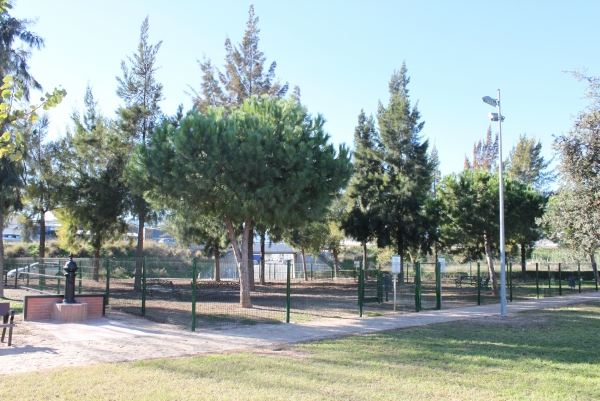 Gandia habilita una nueva zona para perros en el distrito de Benipeixcar