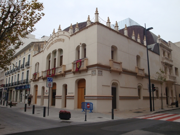 El Teatro Serrano de Gandia se prepara para acoger el musical Blancanieves