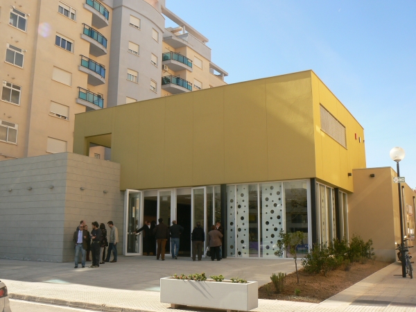 Oliva abre las puertas de la biblioteca para estudiantes