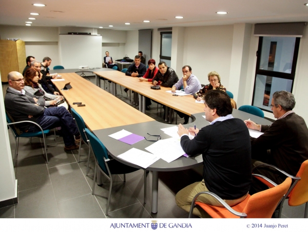 El Gobierno de Gandia responde a las dudas sobre los presupuestos 2015 a los partidos no electos 